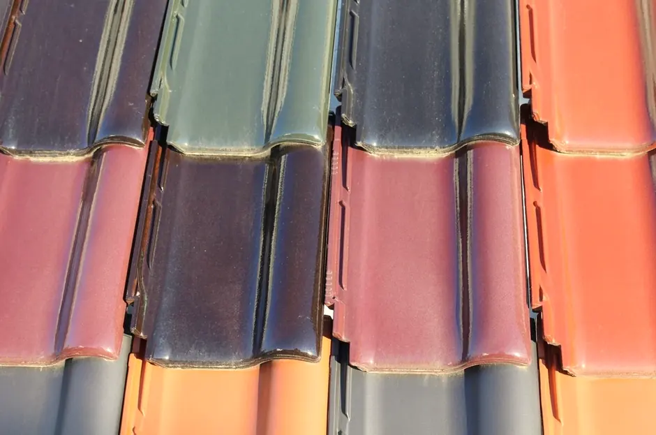 Glazed ceramic roof tiles in several colours